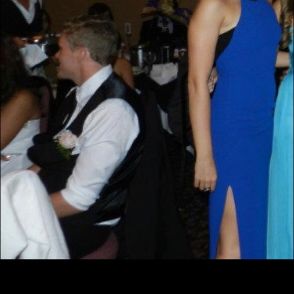 Gown - Picture 6 of 6